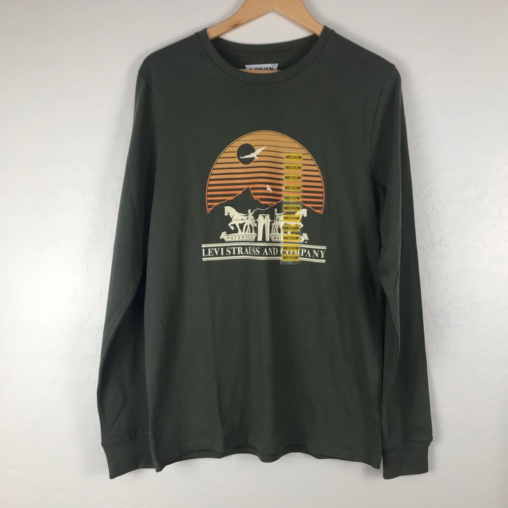 Levi Men's Classic Fit Long Sleeve Graphic Logo T-Shirt